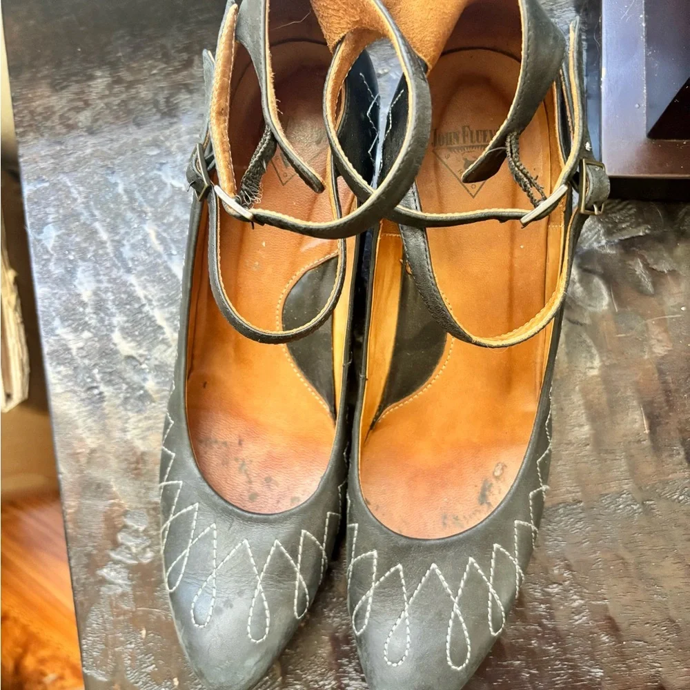 John Fluevog Black Leather Kitten Heels with Stitch Design - Picture 3 of 10